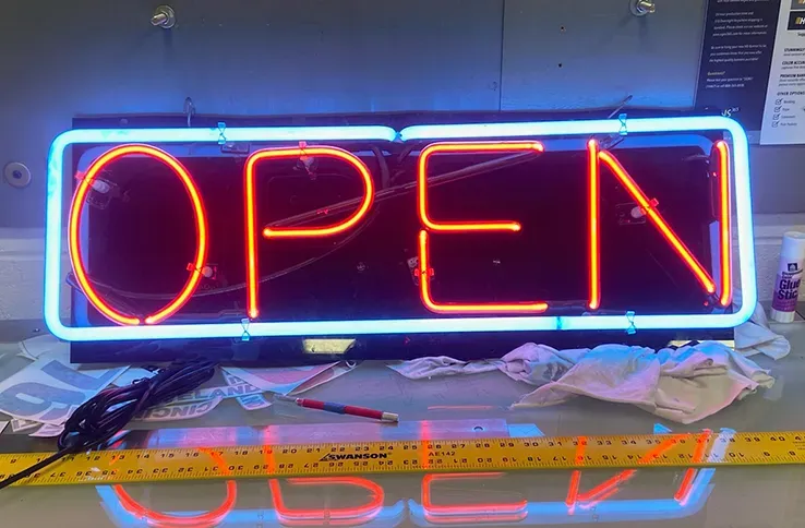 Custom Neon Signs & Maintenance